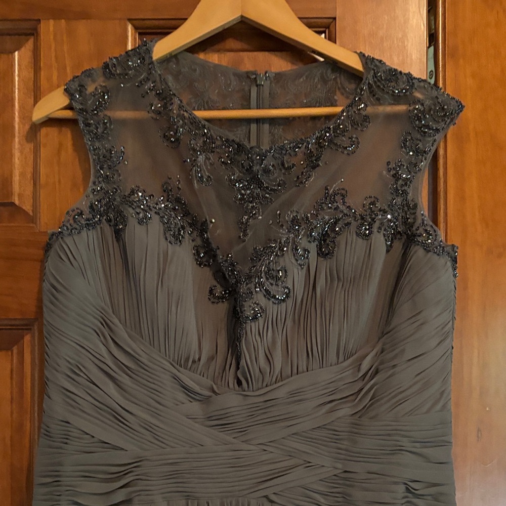 Elegant Sleeveless Gray Dress with Beaded Accents - Picture 8 of 10